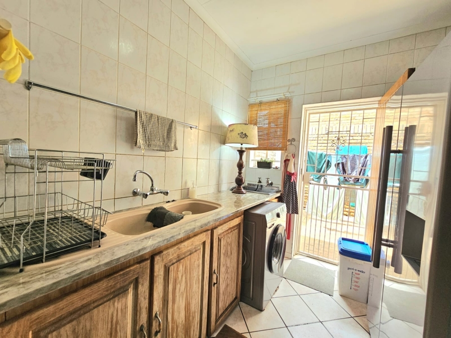3 Bedroom Property for Sale in Van Der Hoff Park North West